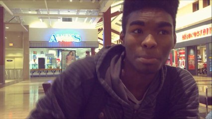 Un magicien vole le portefeuille d'un policier