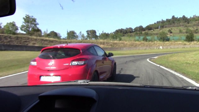 Clio 3 RS avec ligne Akrapovič au Circuit de Charade 27 septembre 2014