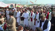 Imran Khan and Tahir-ul-Qadri attend Eid in Pakistan