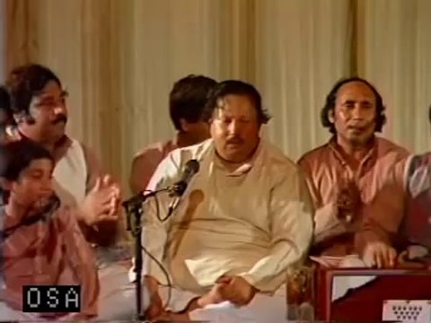 Dyar e Ishq Main Apna Muqam Paida kar - Kalam e Iqbal - Nusrat Fateh Ali Khan Qawwal