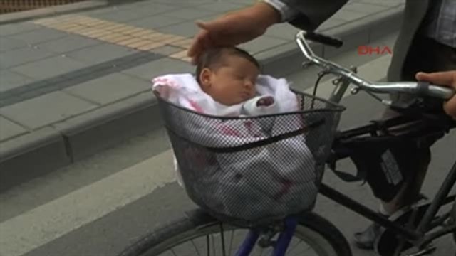 Kayseri 3 Aylık Suriyeli Fatma Bisiklet Sepetinde