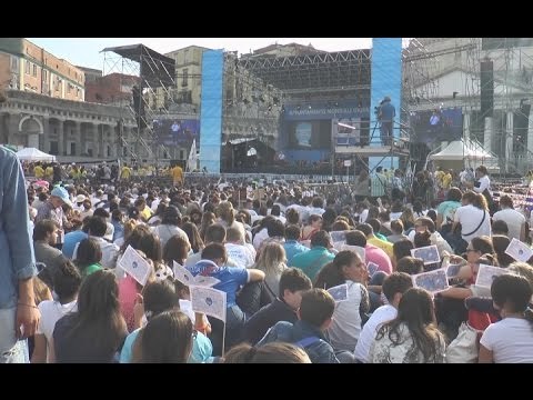 Napoli - Giovani della Pace , quarto raduno mondiale in Piazza Plebiscito -2- (05.10.14)
