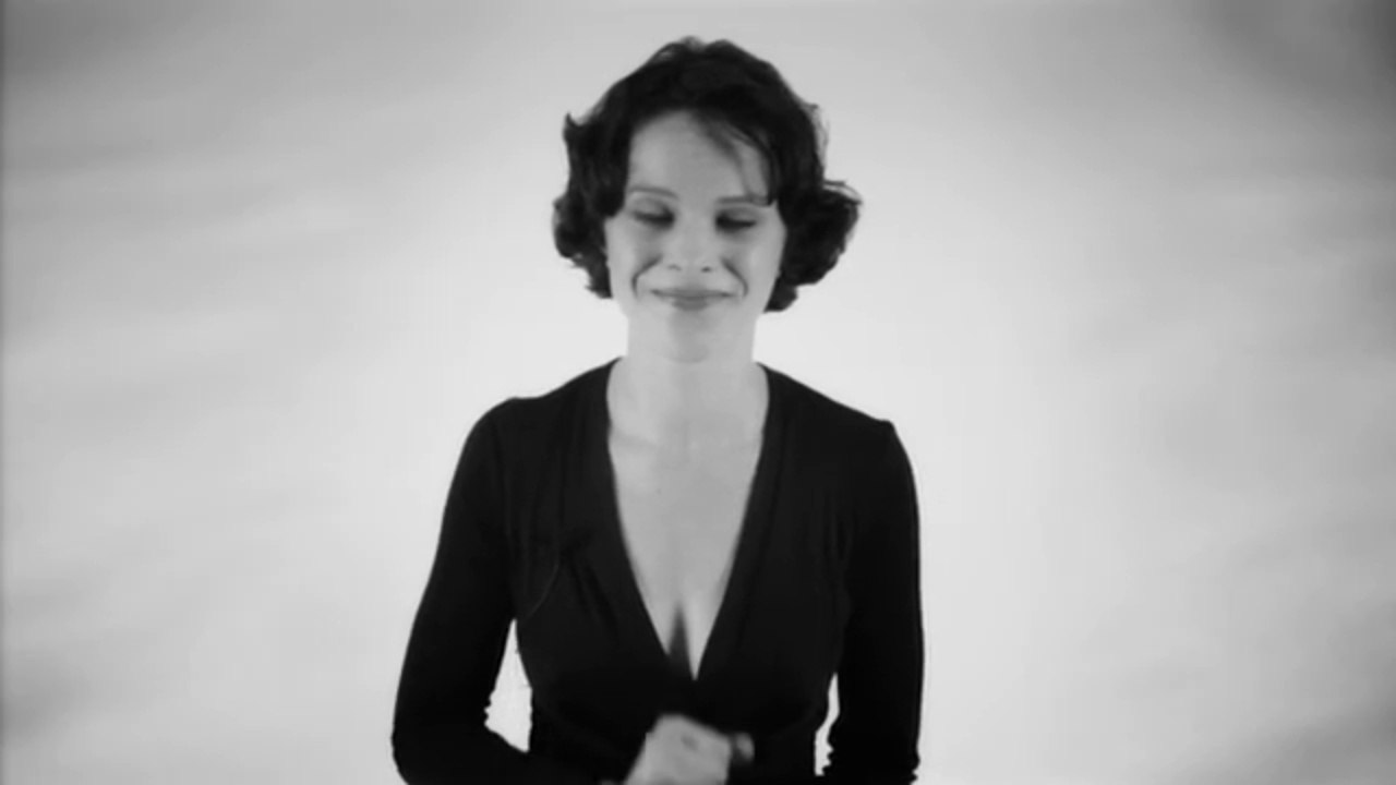 Elle chante deux notes en même temps