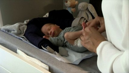 Les parents du premier bébé d'un utérus transplanté témoignent