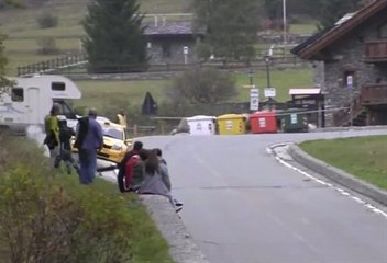 Kafalarının Üzerinden Ralli Arabası Uçtu