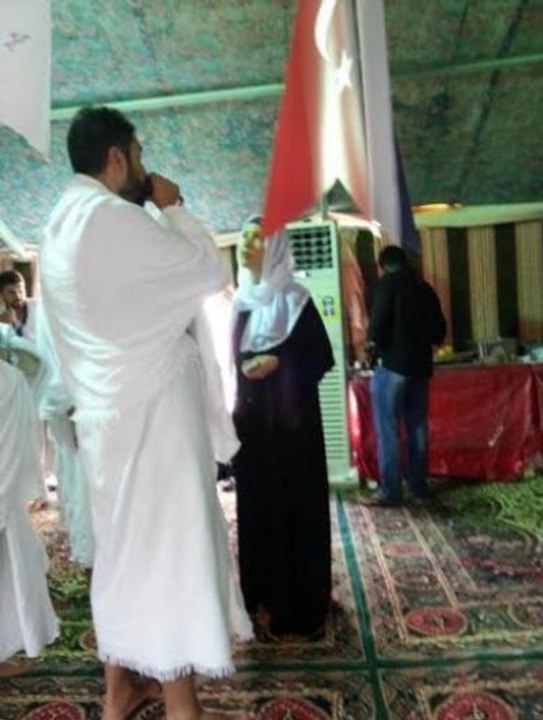 Gülben Ergen, Hac Fotoğraflarını Paylaşıp Ateş Püskürdü