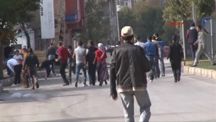 Işid'i Protesto Eden Gruba Satırlı, Tüfekli Saldırı3 Yaralı