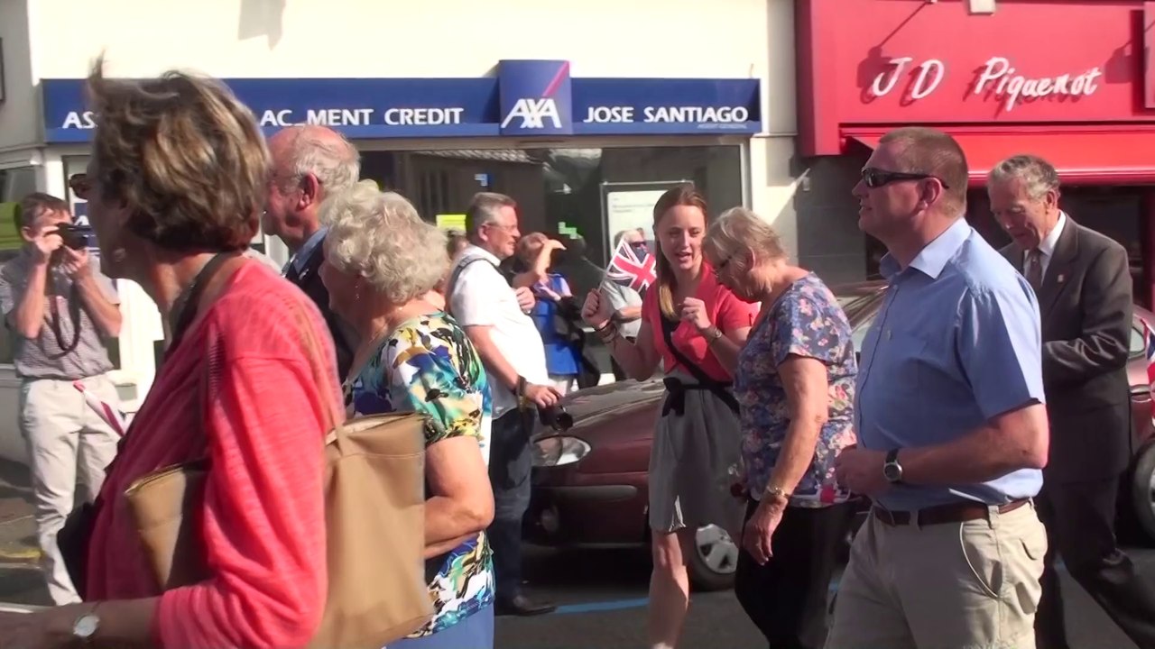 70ème anniversaire Libération d'Octeville sur Mer (défilé dans le bourg) film de Alain BARDOU