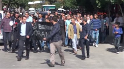 Tek Başına Protestocuların Önüne Dikildi: Ne Kürdistan'ı