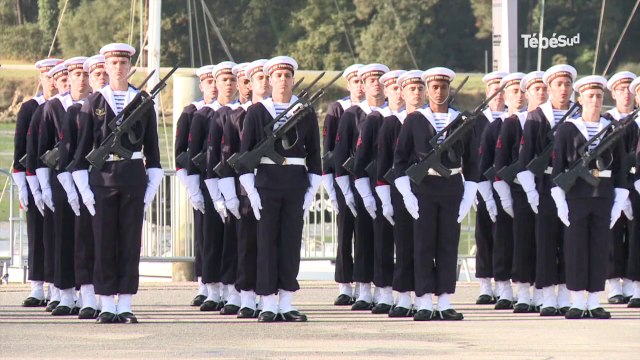 Lorient. Le ministre Jean-Yves Le Drian à bord du Dixmude
