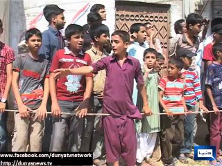 Dunya News - Whole neighbourhood turns out to see camel slaughter