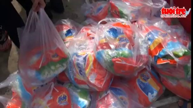 Gần 1000 phần quà trao tặng thanh niên, công nhân nghèo