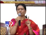 KCR insulting opposition leaders - D.K.Aruna