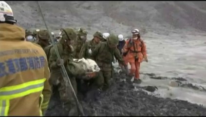 Japon : de nouveaux corps retrouvés sous les cendres du volcan Ontake