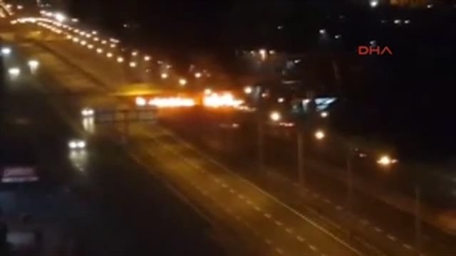 Işid'e Karşı Protesto Gösterileri ve Olaylar Devam Ediyor Haberine Ek - Diyarbakır'da Sokağa Çıkma...