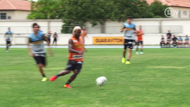 Arisco, Jobson comanda treino do Botafogo