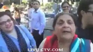 Auntie on fire swearing nawaz shareef in jalsa