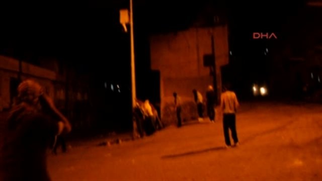 Derik- Sokağa Çıkma Yasağına Rağmen Olaylar Gece de Devam Etti