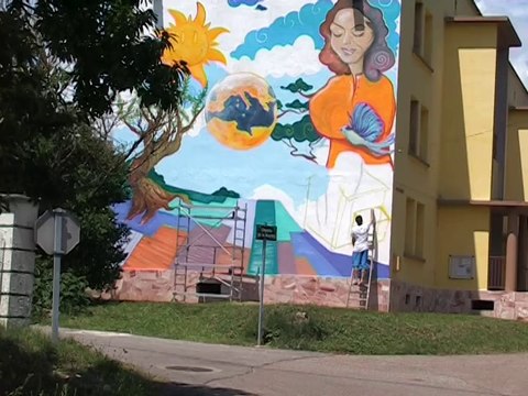 La sixième fresque à l'Aubradou, Festival d'Art contemporain de Saint-Florent-sur-Auzonnet