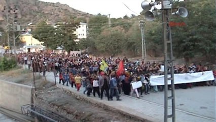 Çukurca Rektörlük Binası ve Aracı Ateşe Verdiler