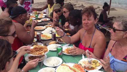 Voyage salsa et  Fete del Caribe à Cuba. juillet 2014.Repas a la plage .WWW/DANSACUBA.COM