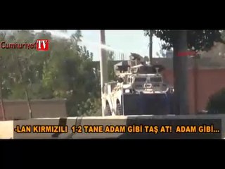 Polisten göstericiye 'adam gibi taş at' anonsu