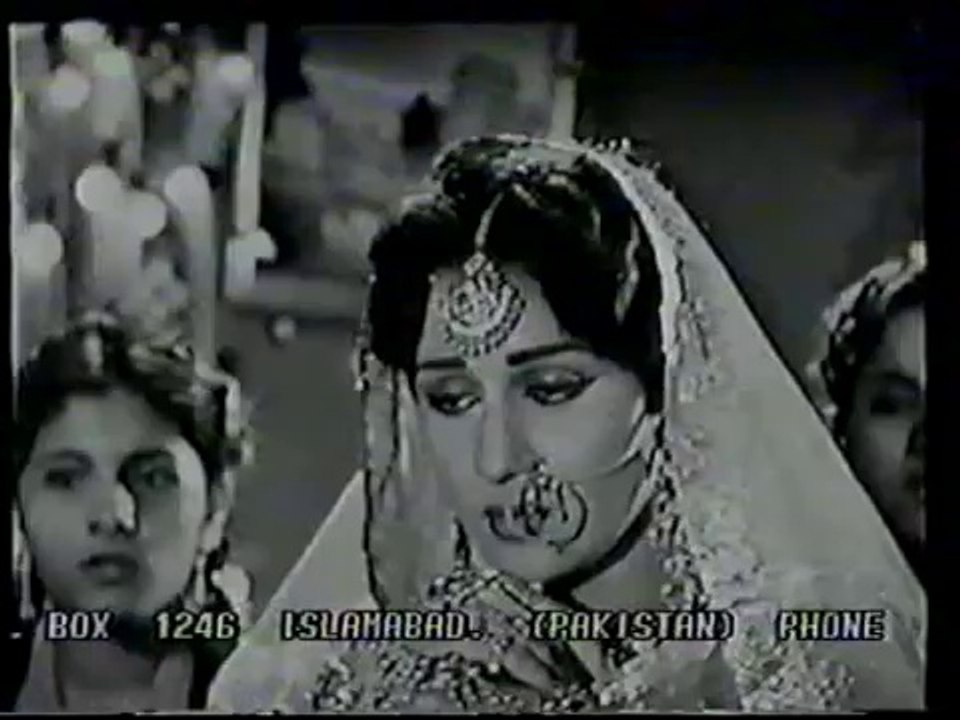 MUKHRE PE SAHRA DALAY AAJAO AANE WALEY - SAHELI