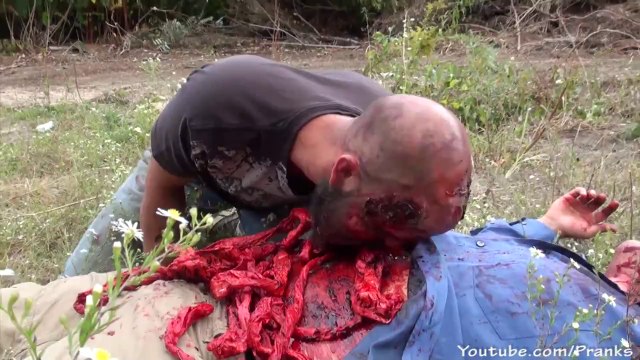 Des Zombies attaquent - Caméra cachée pour Halloween