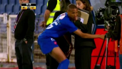 Il tacle et finit dans les bras d’une journaliste