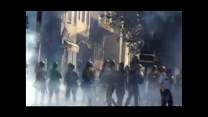 Göstericiler Tüfek Satan İş Yerini Yağmaladı