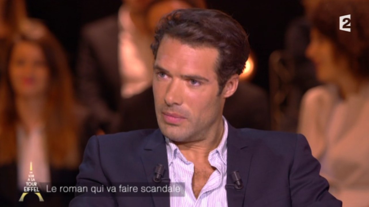 La relation secrète entre N. Bedos et V. Trierweiler - ZAPPING PEOPLE DU 09/10/2014