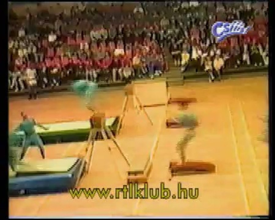 funny - sports bloopers - gym pile up