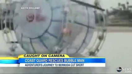 Il courait sur l'eau dans une roue de hamster gonflable