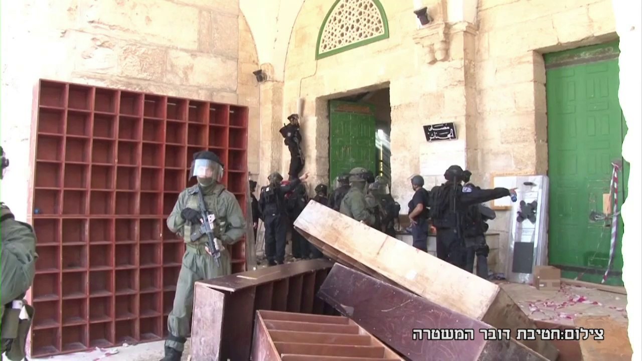 Abbas: 'Extremists and settlers' behind Al-Aqsa clashes