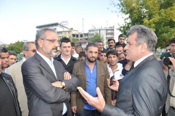 Sırrı Sakık, Konuşurken Atılan Taştan Son Anda Kurtuldu