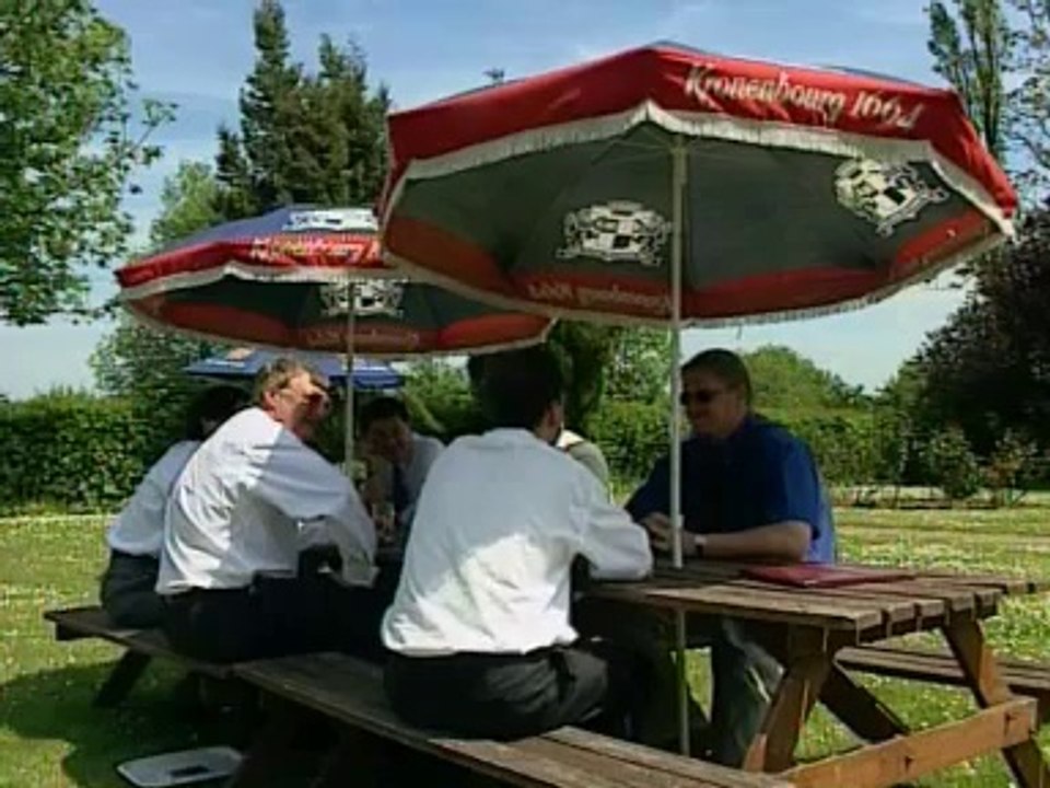 English 14 (Fast Track) The Drinks Business