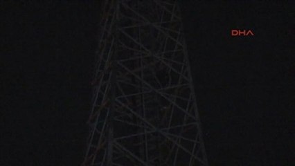 1 Günlük Nişanlısından Ayrılan Genç, Direğe Çıkarak İntihara Teşebbüs Etti