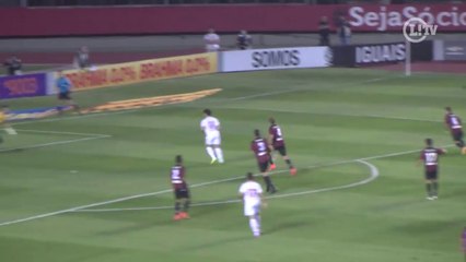 Passou perto! Ganso dá belo passe, mas Pato desperdiça