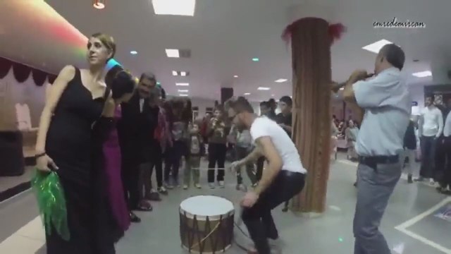 Davul Çalarken Kendinden Geçmek