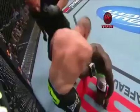 Cheick kongo en mode invinsible