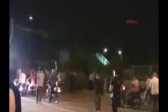 Tarsus'ta açılan ateş sonucu 4 polis yaralandı