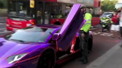 Polisin Lamborghini İle İmtihanı
