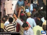 Dunya News - Whole neighbourhood turns out to see camel slaughter