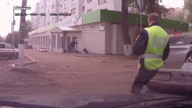 Russian Policeman Commandeers Car That Witnessed Hit And Run