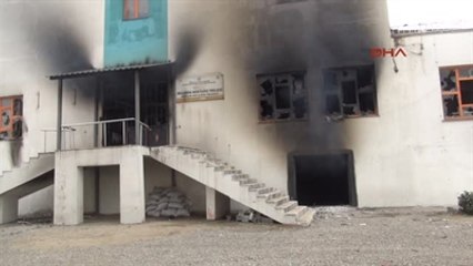 Yüksekova'da Kamu Binaları Ateşe Verildi