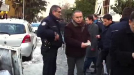 Kadıköy'deki Patlamada Araçlar ve İş Yerleri Zarar Gördü