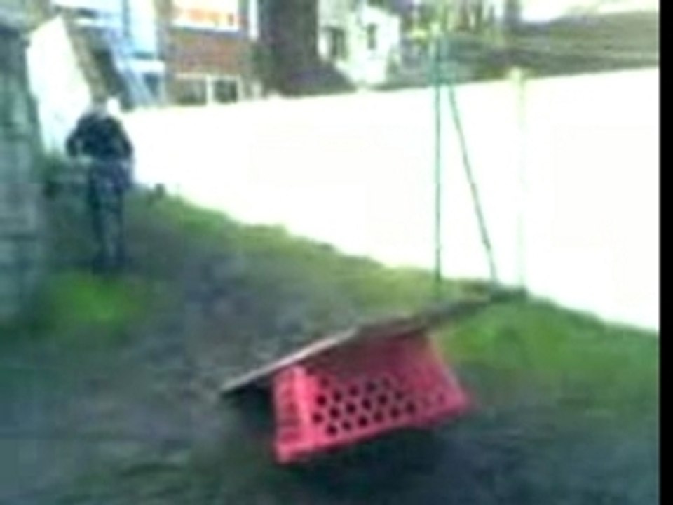 La chute de fou en velo (no jackass)