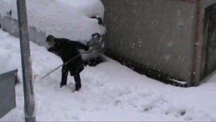 Bursa'da Yoğun Kar Yağışı Yaşamı Olumsuz Yönde Etkiliyor