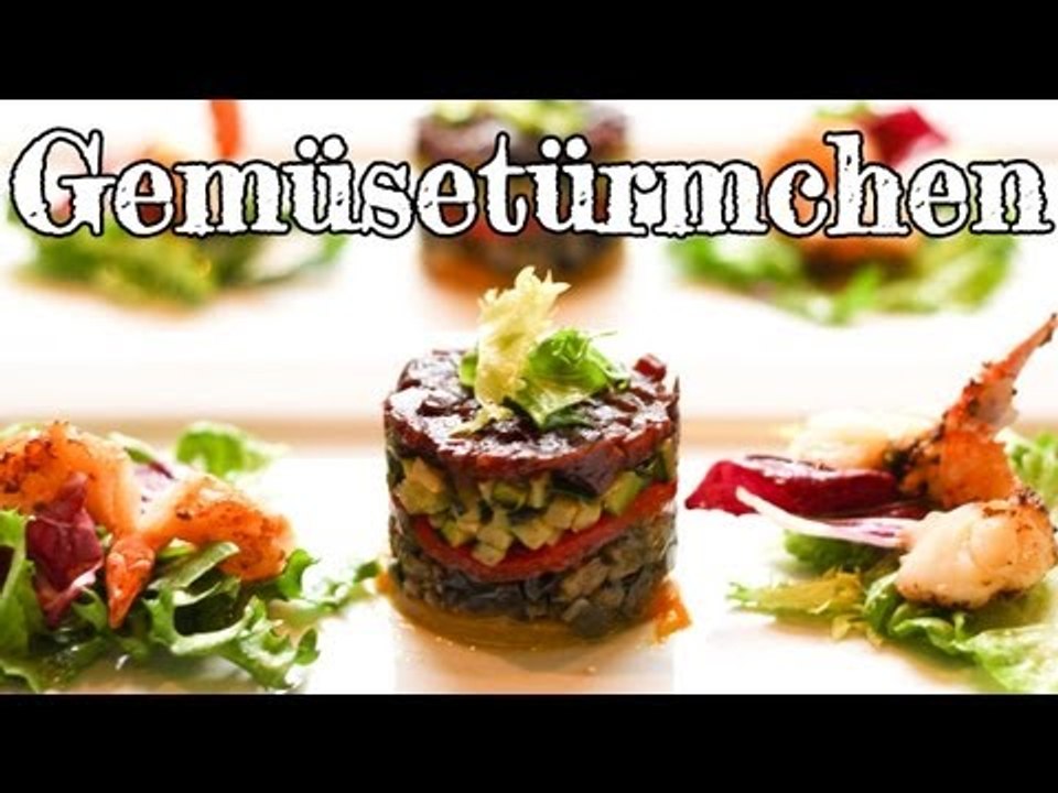 Rezept - Gemüsetürmchen mit Salatgarnitur und gebratenen Garnelen (Red Kitchen - Folge 174)