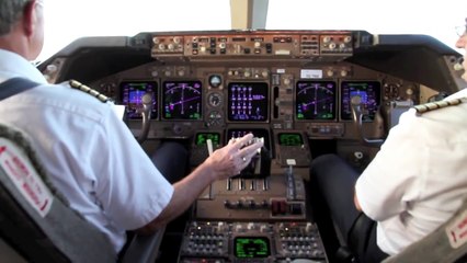 Boeing 747-400 Landing From Cockpit at Anchorage